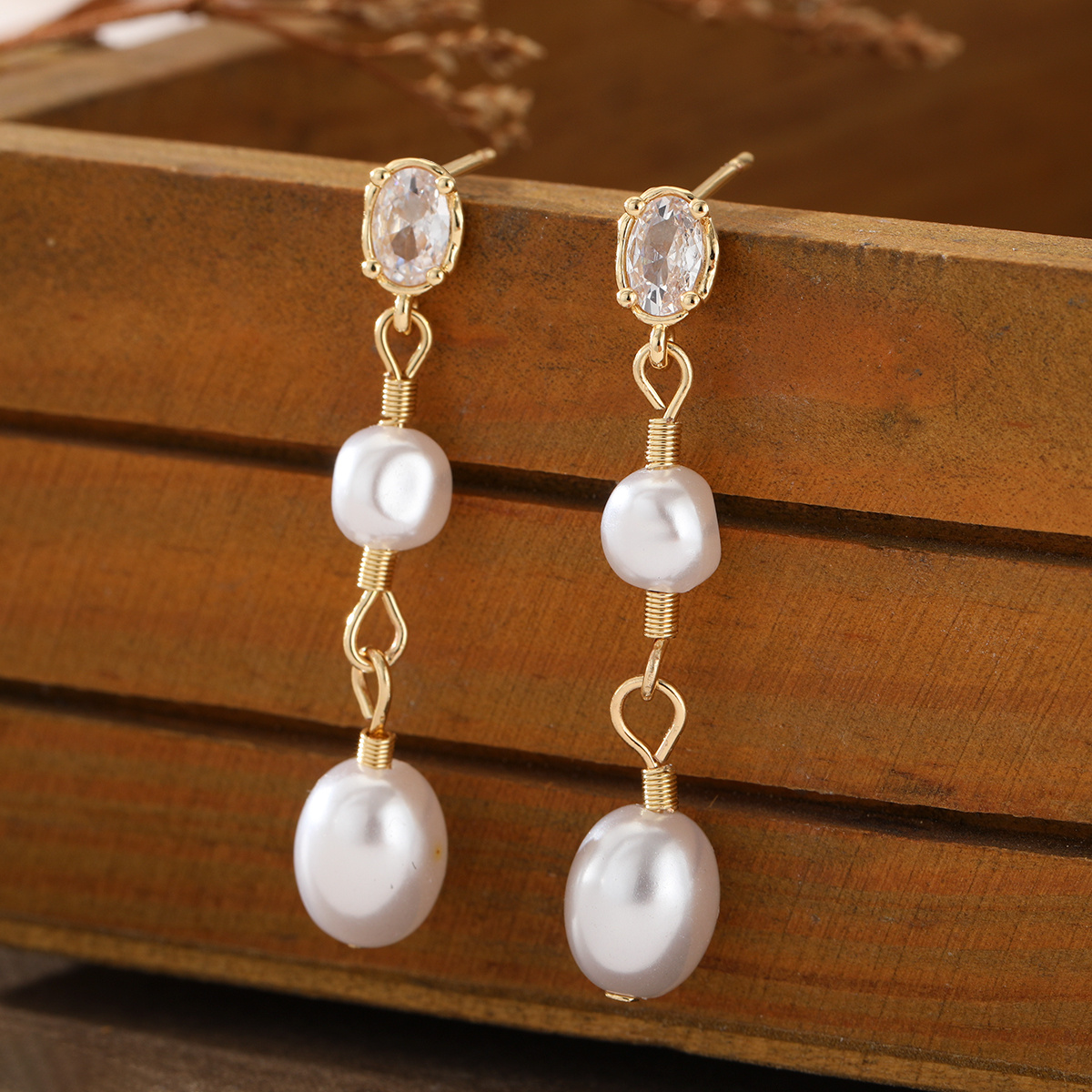 Women's French-Style Claw-Setting Earrings with Synthetic Zirconia
